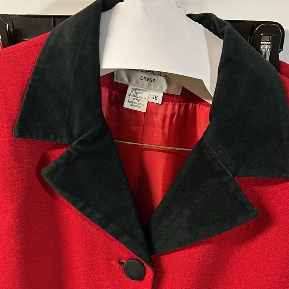 EVAN PICONE 2piece suit. Size 16, 💯 % wool. Red with black velvet trim. - Picture 3 of 15
